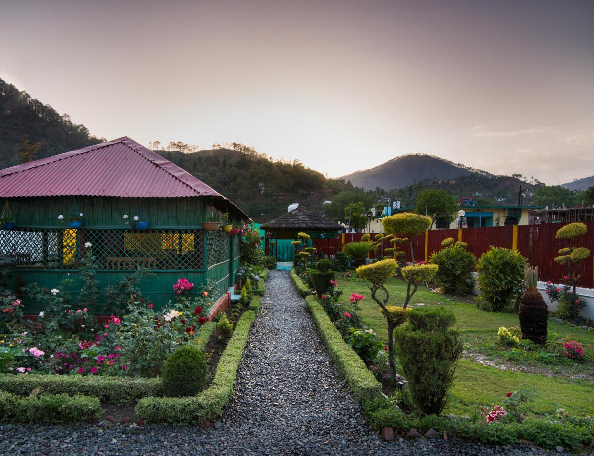 נייניטל Ivy The Boutique Hotel Near Neem Karoli Temple מראה חיצוני תמונה