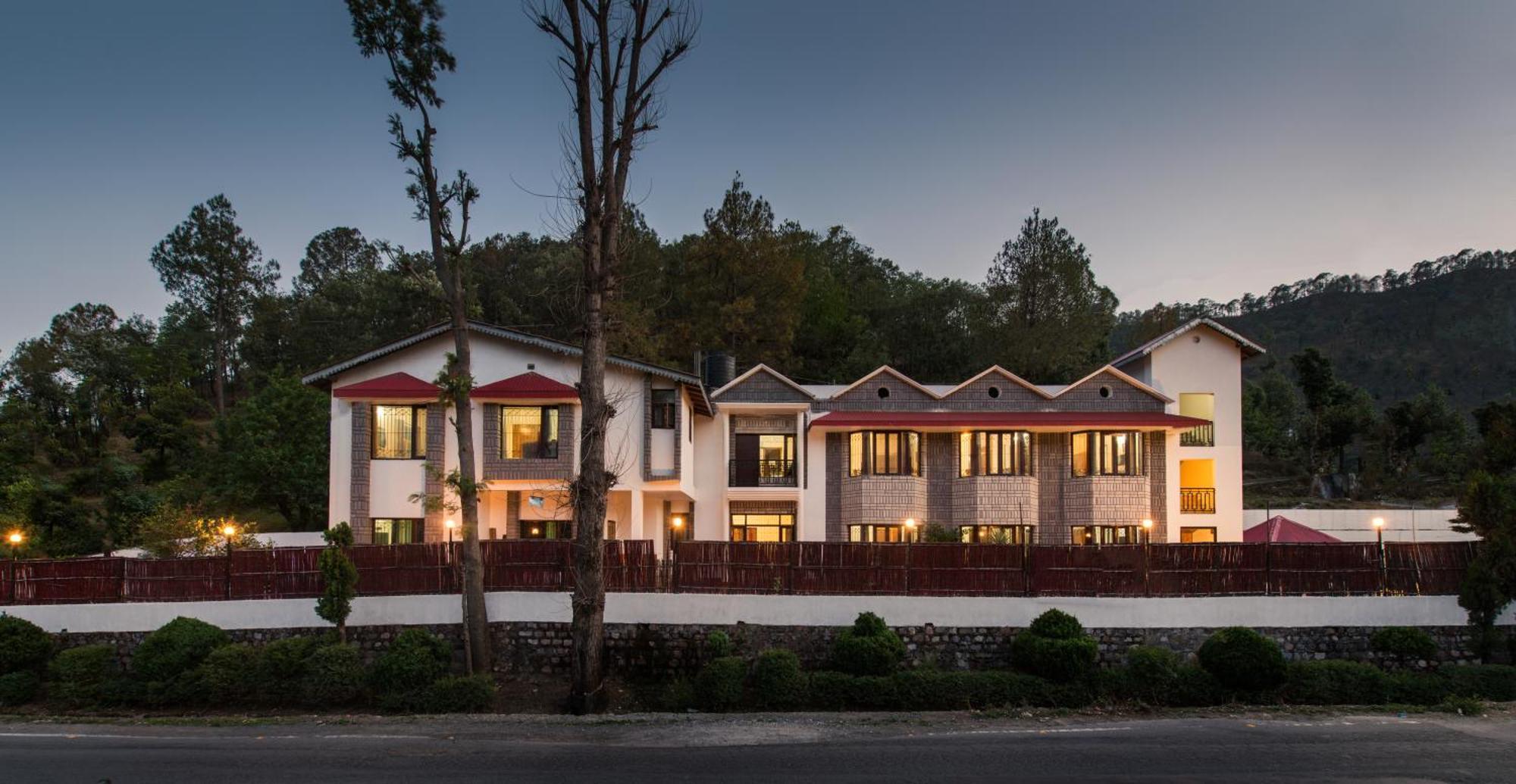 נייניטל Ivy The Boutique Hotel Near Neem Karoli Temple מראה חיצוני תמונה